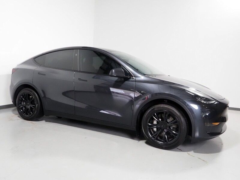 2024 Tesla Model Y RWD *TRAFFIC AWARE CRUISE CONTROL, NAVIGATION, SAFETY ALERTS, SURROUND VIEW CAMERAS, PANORAMA GLASS ROOF, HEATED SEATS/STEERING WHEEL, WIRELESS CHARGING