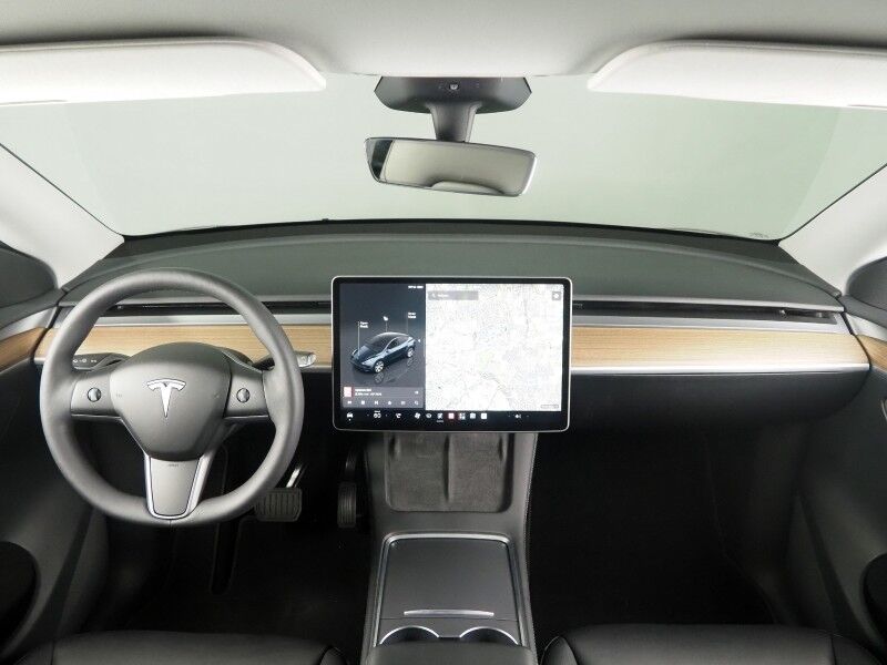 2024 Tesla Model Y RWD *TRAFFIC AWARE CRUISE CONTROL, NAVIGATION, SAFETY ALERTS, SURROUND VIEW CAMERAS, PANORAMA GLASS ROOF, HEATED SEATS/STEERING WHEEL, WIRELESS CHARGING