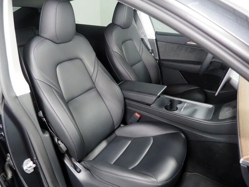 2024 Tesla Model Y RWD *TRAFFIC AWARE CRUISE CONTROL, NAVIGATION, SAFETY ALERTS, SURROUND VIEW CAMERAS, PANORAMA GLASS ROOF, HEATED SEATS/STEERING WHEEL, WIRELESS CHARGING