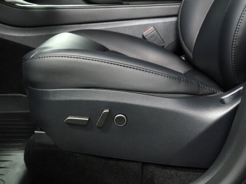 2024 Tesla Model Y RWD *TRAFFIC AWARE CRUISE CONTROL, NAVIGATION, SAFETY ALERTS, SURROUND VIEW CAMERAS, PANORAMA GLASS ROOF, HEATED SEATS/STEERING WHEEL, WIRELESS CHARGING Round Rock TX