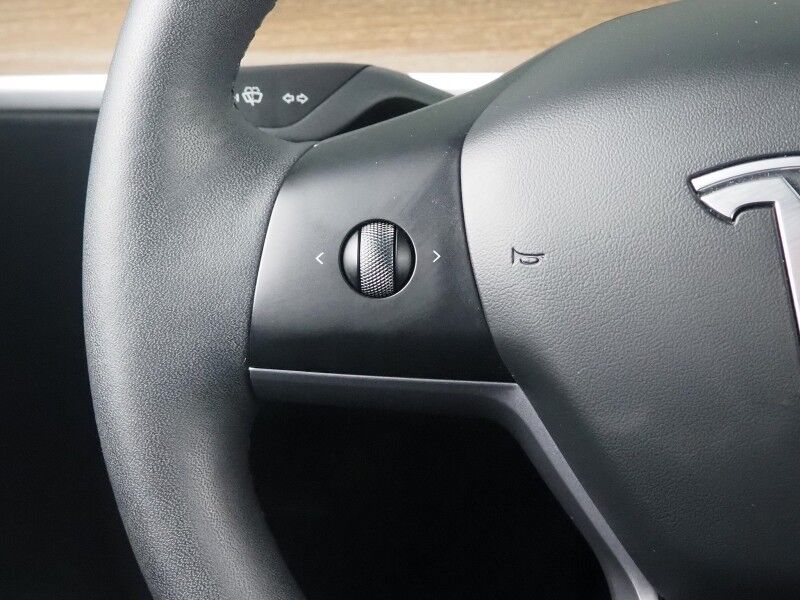 2024 Tesla Model Y RWD *TRAFFIC AWARE CRUISE CONTROL, NAVIGATION, SAFETY ALERTS, SURROUND VIEW CAMERAS, PANORAMA GLASS ROOF, HEATED SEATS/STEERING WHEEL, WIRELESS CHARGING Round Rock TX