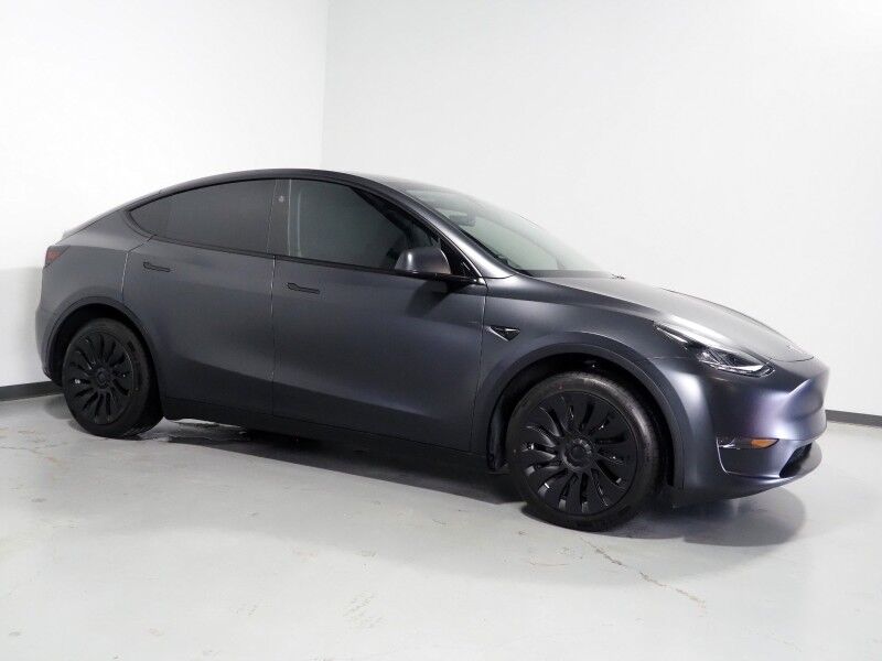 2024 Tesla Model Y RWD *TRAFFIC AWARE CRUISE CONTROL, NAVIGATION, SAFETY ALERTS, SURROUND VIEW CAMERAS, PANORAMA GLASS ROOF, HEATED SEATS/STEERING WHEEL, WIRELESS CHARGING