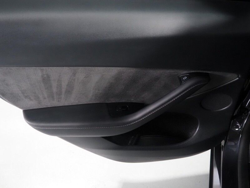 2024 Tesla Model Y RWD *TRAFFIC AWARE CRUISE CONTROL, NAVIGATION, SAFETY ALERTS, SURROUND VIEW CAMERAS, PANORAMA GLASS ROOF, HEATED SEATS/STEERING WHEEL, WIRELESS CHARGING Round Rock TX