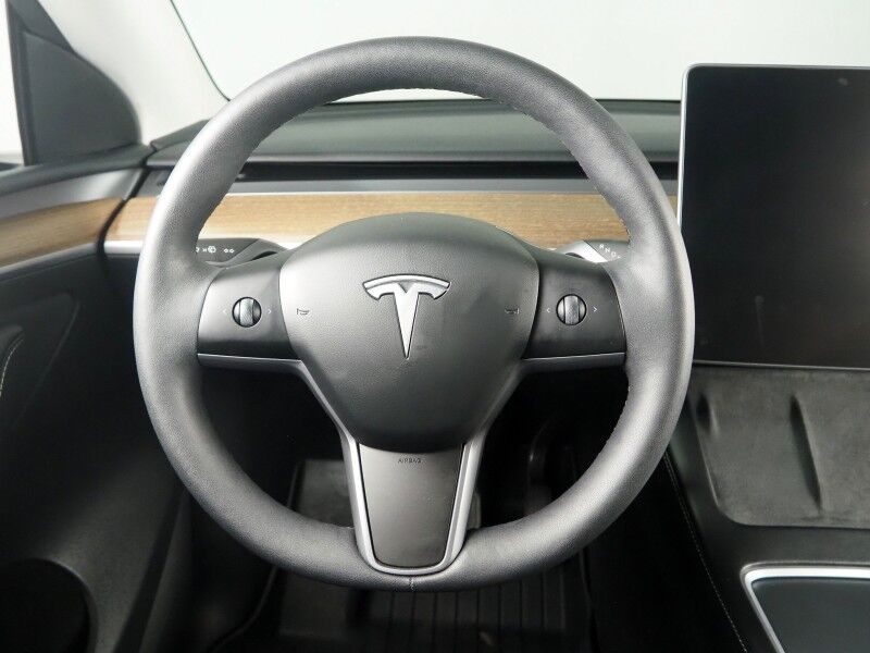 2024 Tesla Model Y RWD *TRAFFIC AWARE CRUISE CONTROL, NAVIGATION, SAFETY ALERTS, SURROUND VIEW CAMERAS, PANORAMA GLASS ROOF, HEATED SEATS/STEERING WHEEL, WIRELESS CHARGING Round Rock TX