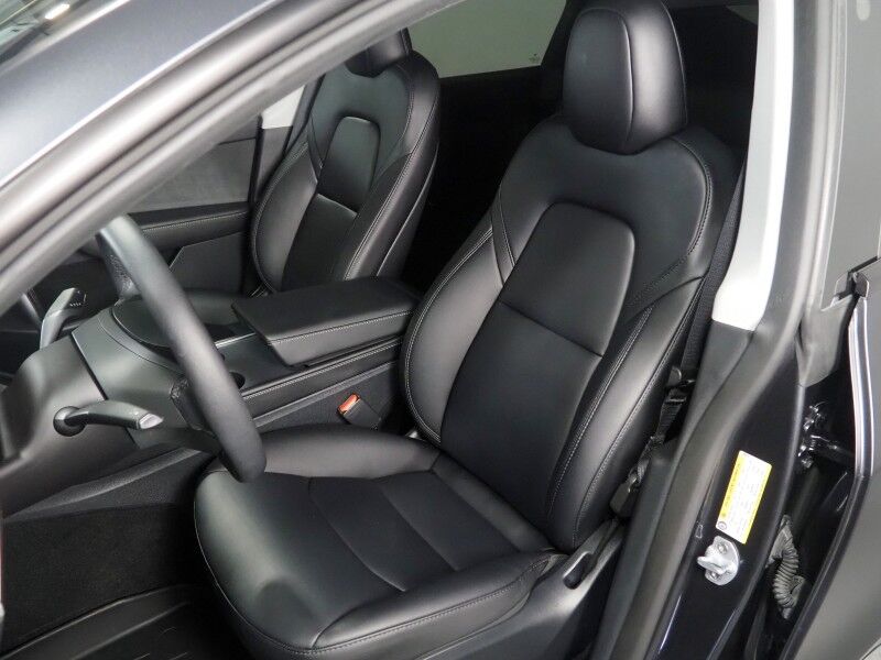 2024 Tesla Model Y RWD *TRAFFIC AWARE CRUISE CONTROL, NAVIGATION, SAFETY ALERTS, SURROUND VIEW CAMERAS, PANORAMA GLASS ROOF, HEATED SEATS/STEERING WHEEL, WIRELESS CHARGING Round Rock TX