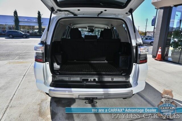 2024 Toyota 4Runner TRD Off Road / 4X4 / 4.0L V6 / Power Driver's Seat / Adaptive Cruise / Lane Departure & Blind Spot Alert / Bluetooth / Back Up Camera / Keyless Entry & Start / Alloy Wheels / Tow Pkg / 1-Owner Anchorage AK