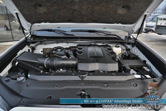 2024 Toyota 4Runner TRD Off Road / 4X4 / 4.0L V6 / Power Driver's Seat / Adaptive Cruise / Lane Departure & Blind Spot / Apple CarPlay & Android Auto / Back Up Camera / Keyless Entry & Start / Alloy Wheels / Tow Pkg / 1-Owner Anchorage AK