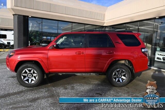 2024 Toyota 4Runner TRD Off Road / 4X4 / 4.0L V6 / Power Driver's Seat / Adaptive Cruise / Lane Departure & Blind Spot / Apple CarPlay & Android Auto / Back Up Camera / Keyless Entry & Start / Alloy Wheels / Tow Pkg / 1-Owner
