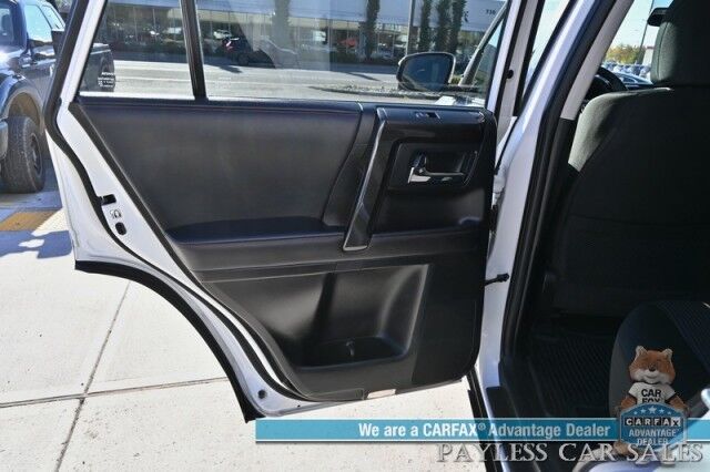 2024 Toyota 4Runner TRD Off Road / 4X4 / 4.0L V6 / Power Driver's Seat / Adaptive Cruise / Lane Departure & Blind Spot / Apple CarPlay & Android Auto / USB Input / Back Up Camera / Keyless Entry & Start / Tow Pkg / 1-Owner Anchorage AK