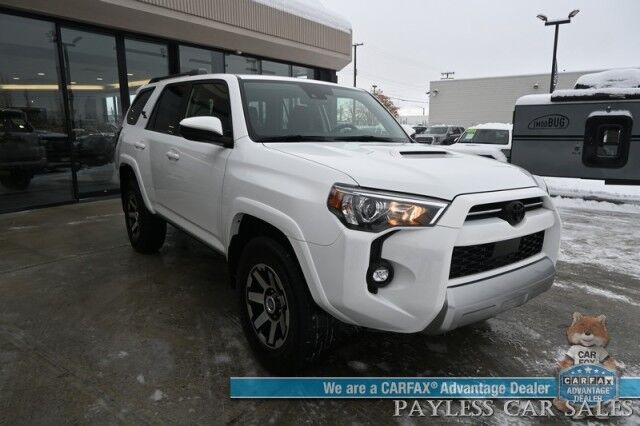 2024 Toyota 4Runner TRD Off Road / 4X4 / 4.0L V6 / Power Driver's Seat / Adaptive Cruise / Lane Departure & Blind Spot / Apple CarPlay & Android Auto / USB Input / Back Up Camera / Keyless Entry & Start / Tow Pkg / 1-Owner Anchorage AK