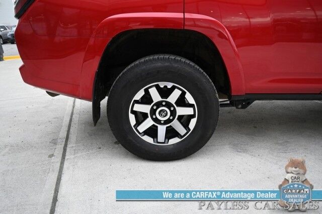 2024 Toyota 4Runner TRD Off Road / 4X4 / Power Driver's Seat / Blind Spot & Lane Departure Alert / Collision Alert / Apple CarPlay & Android Auto / Back Up Camera / Cruise Control / Keyless Entry & Start / Tow Pkg / 1-Owner Anchorage AK