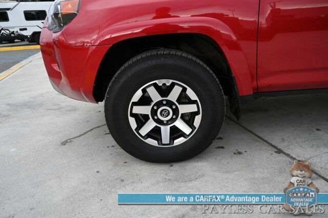 2024 Toyota 4Runner TRD Off Road / 4X4 / Power Driver's Seat / Blind Spot & Lane Departure Alert / Collision Alert / Apple CarPlay & Android Auto / Back Up Camera / Cruise Control / Keyless Entry & Start / Tow Pkg / 1-Owner Anchorage AK