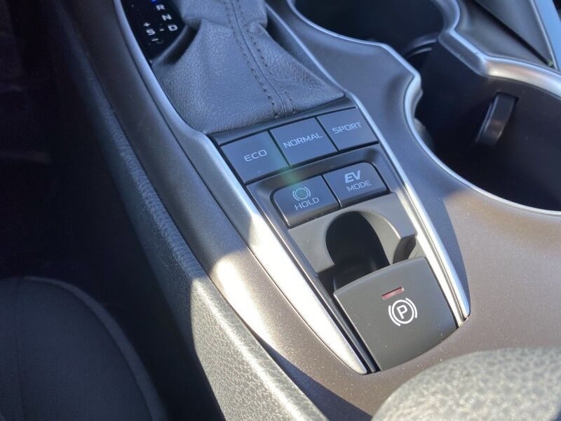 2024 Toyota Camry Hybrid LE Bristol  PA