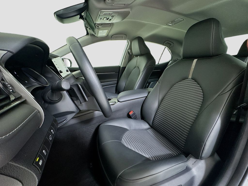 2024 Toyota Camry SE photo 8
