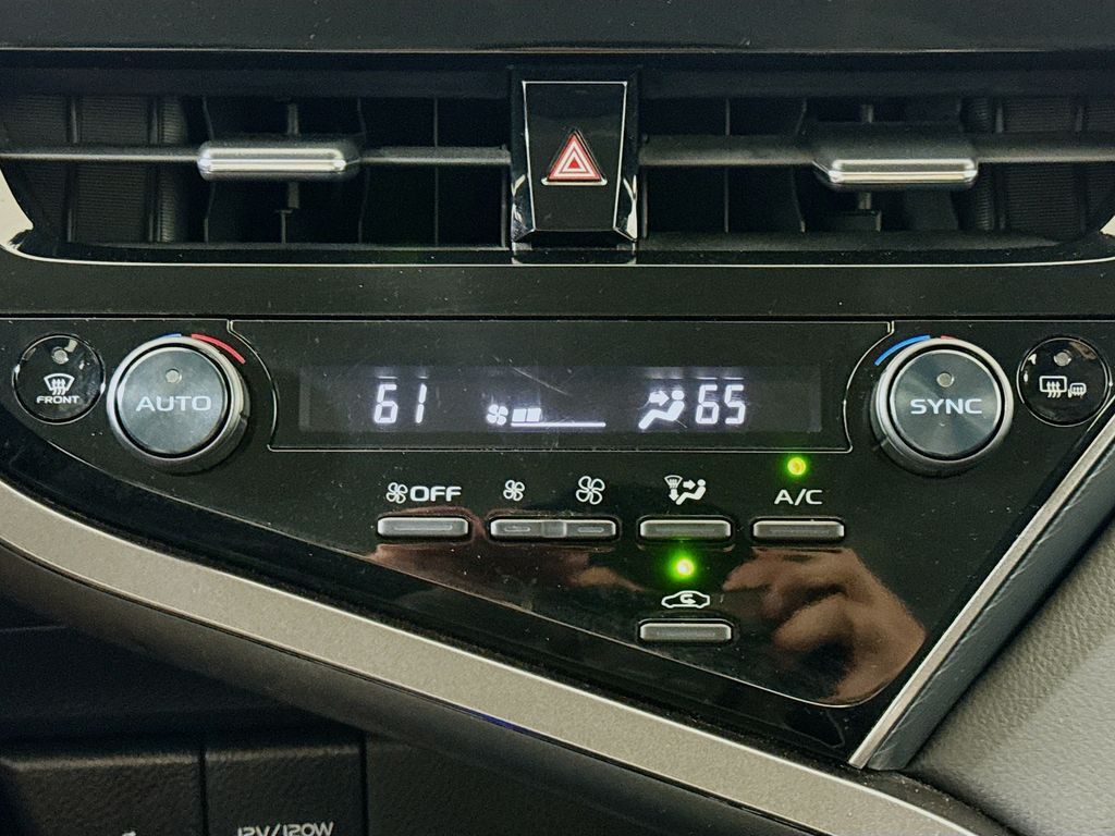 2024 Toyota Camry SE photo 13