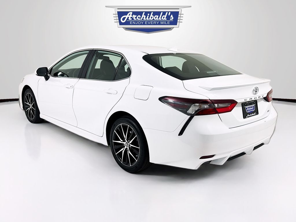 2024 Toyota Camry SE photo 4