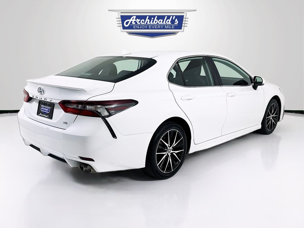 2024 Toyota Camry SE photo 6