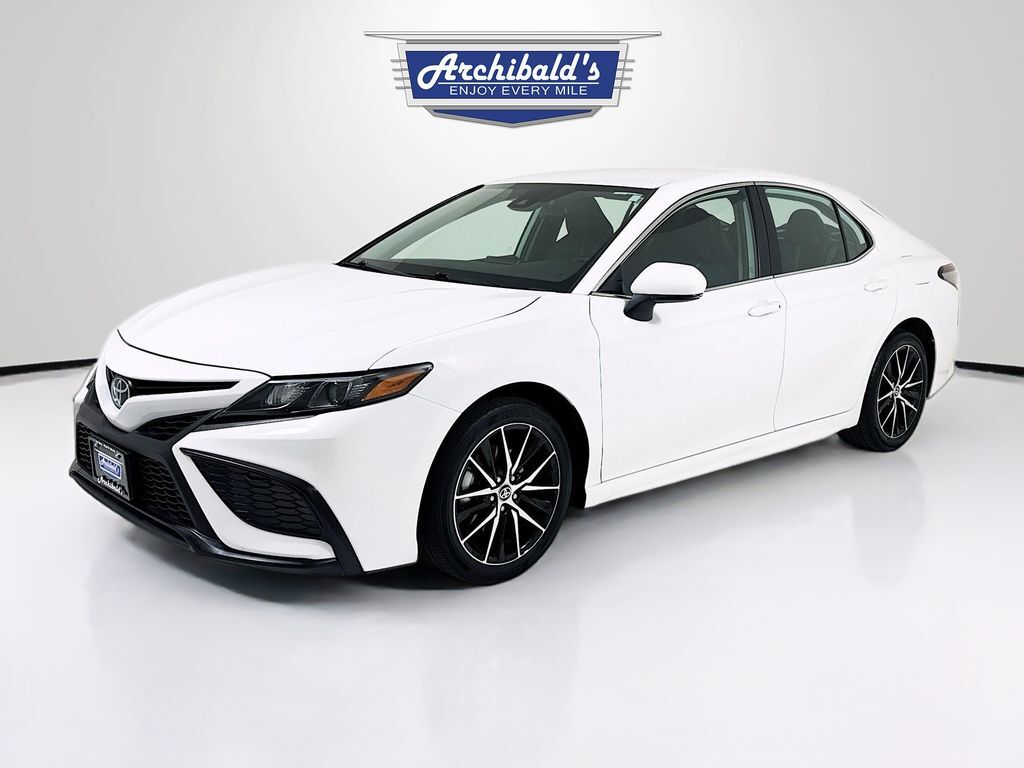 2024 Toyota Camry SE photo 3