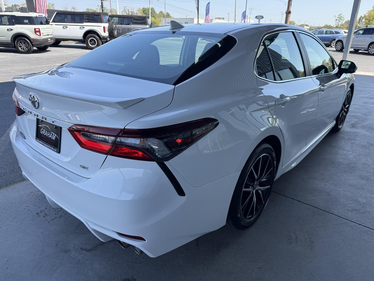 2024 Toyota Camry SE photo 4