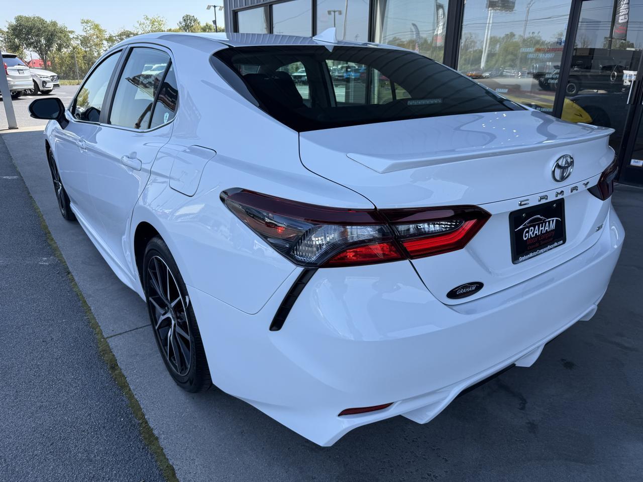 2024 Toyota Camry SE photo 6