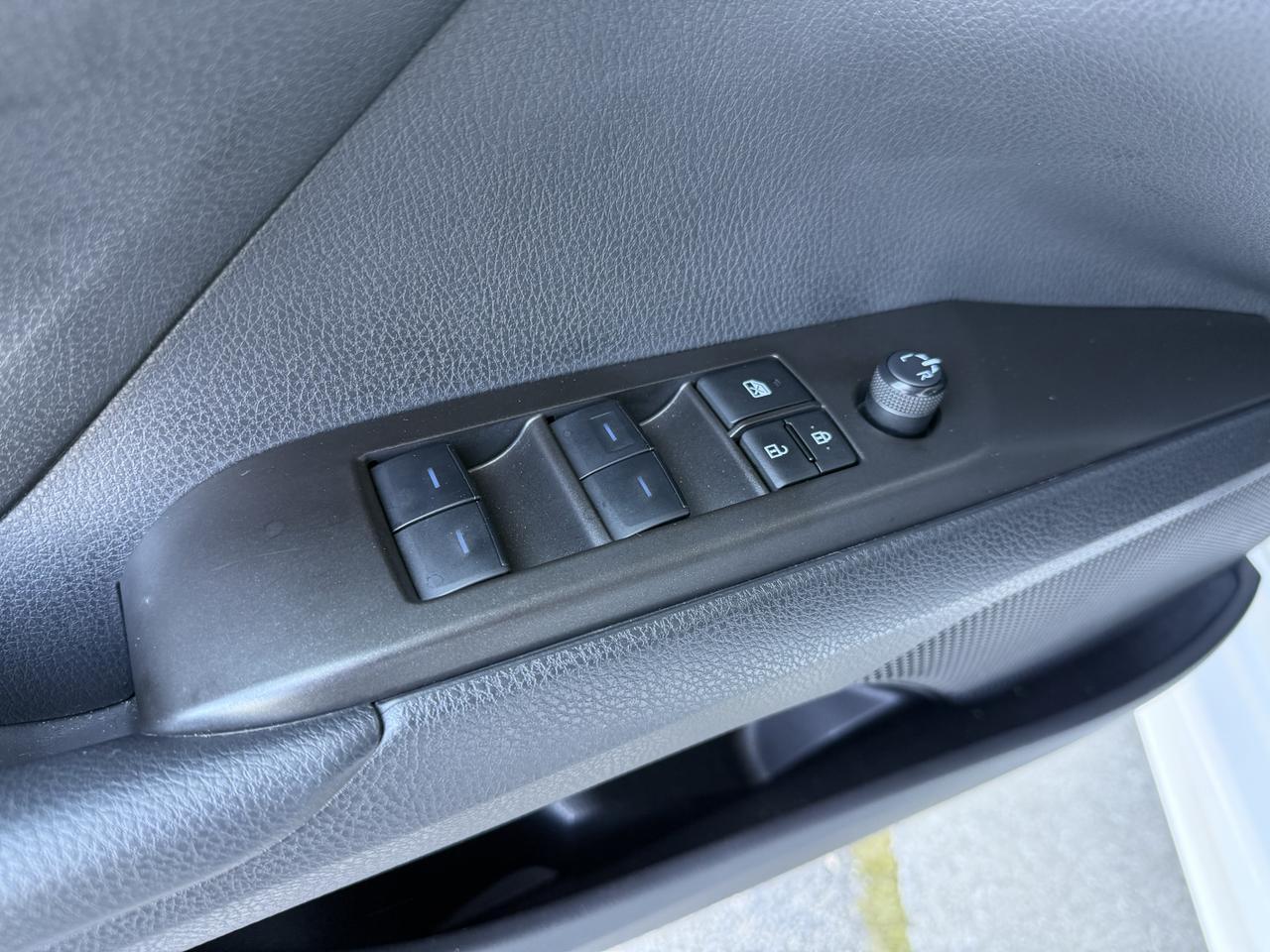 2024 Toyota Camry SE photo 9
