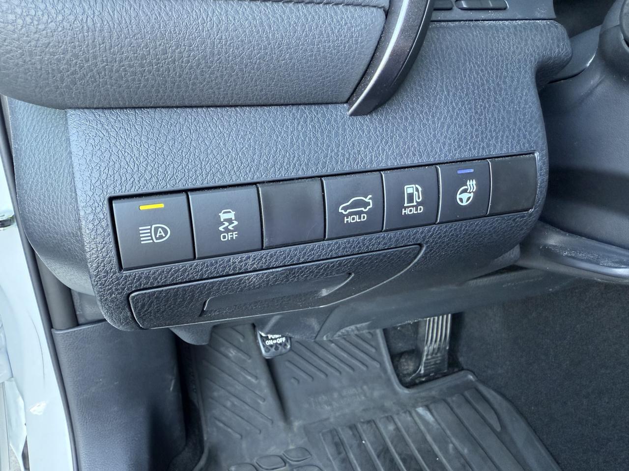 2024 Toyota Camry SE photo 13