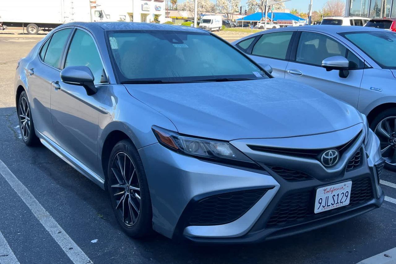2024 Toyota Camry SE