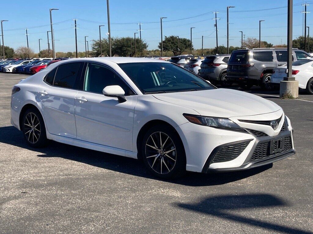 2024 Toyota Camry SE