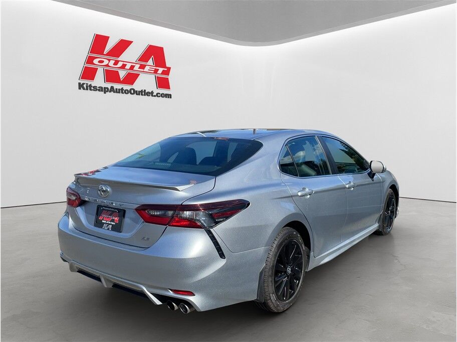 2024 Toyota Camry SE Sedan 4D