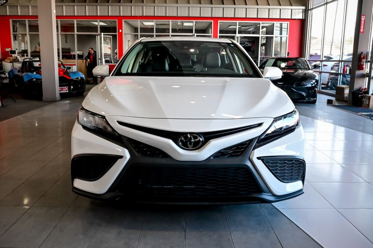 2024 Toyota Camry SE, Sunroof, Blind Spot, COnvenience and Audio Upgrade Pkg