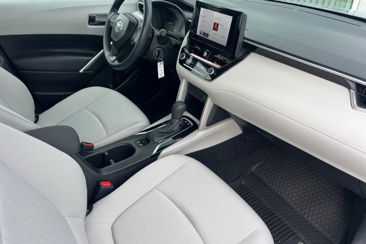 2024 Toyota Corolla Cross L Ontario OR