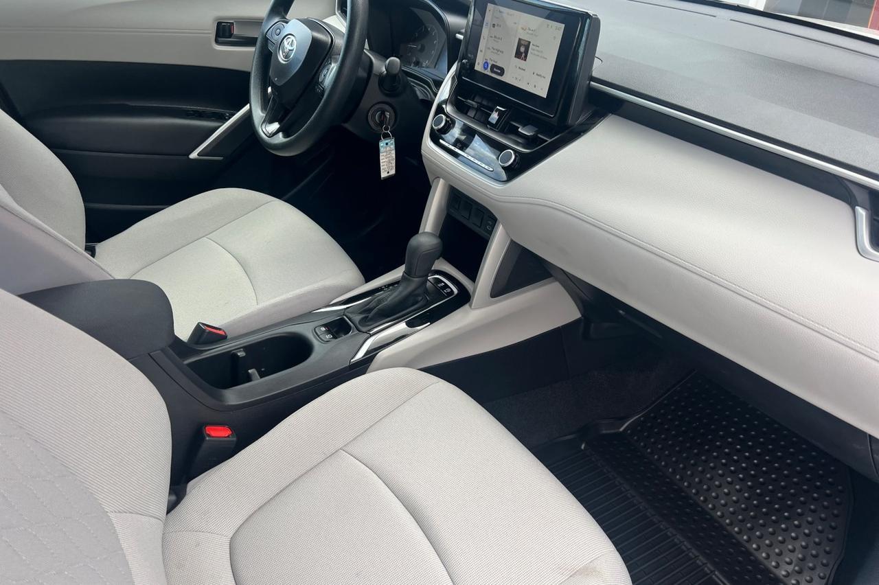 2024 Toyota Corolla Cross L Ontario OR