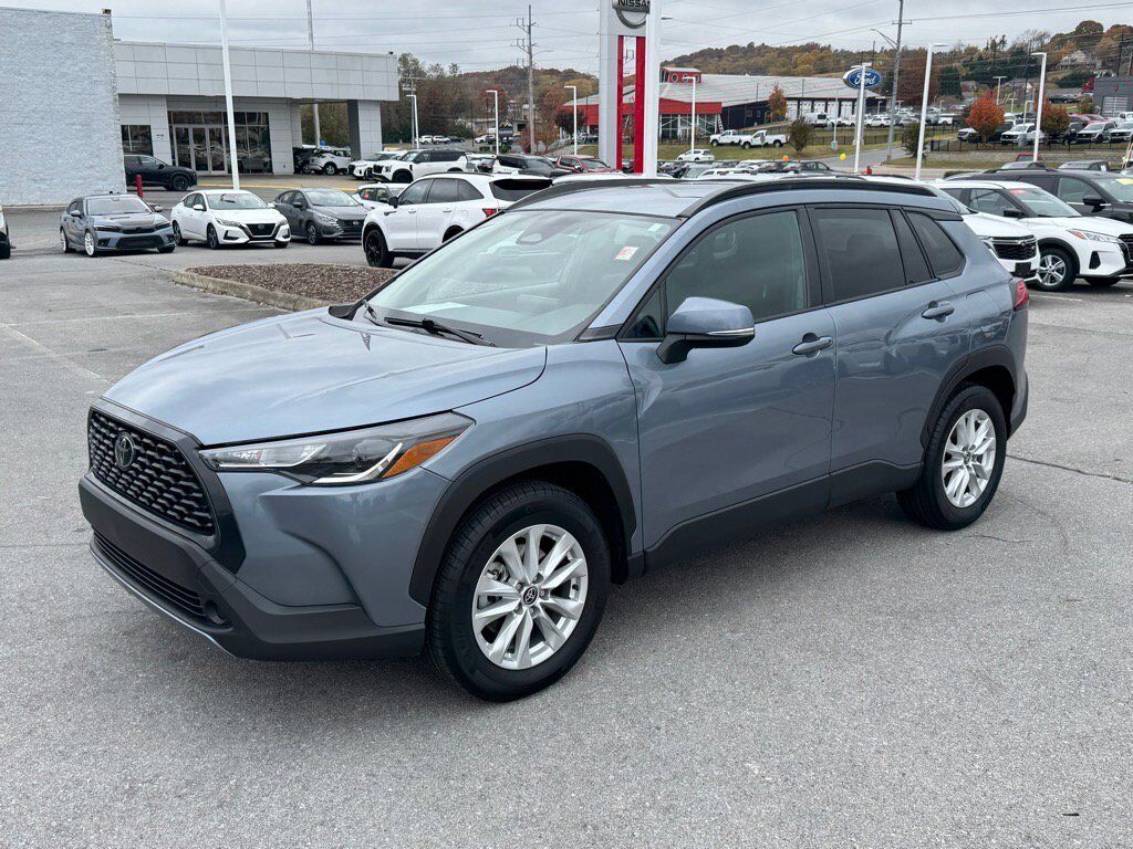 2024 Toyota Corolla Cross LE photo 4