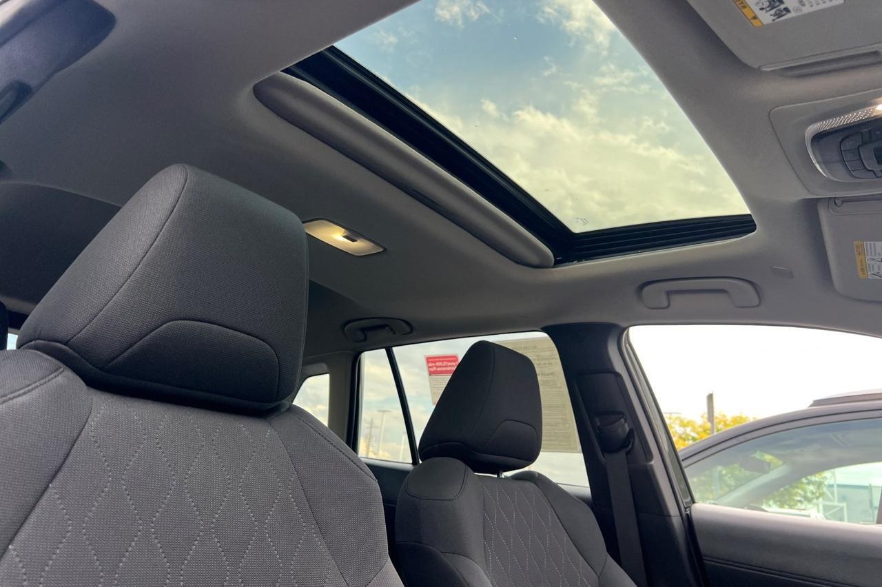 2024 Toyota Corolla Cross LE Ontario OR