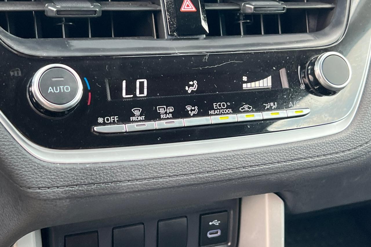 2024 Toyota Corolla Cross LE Ontario OR