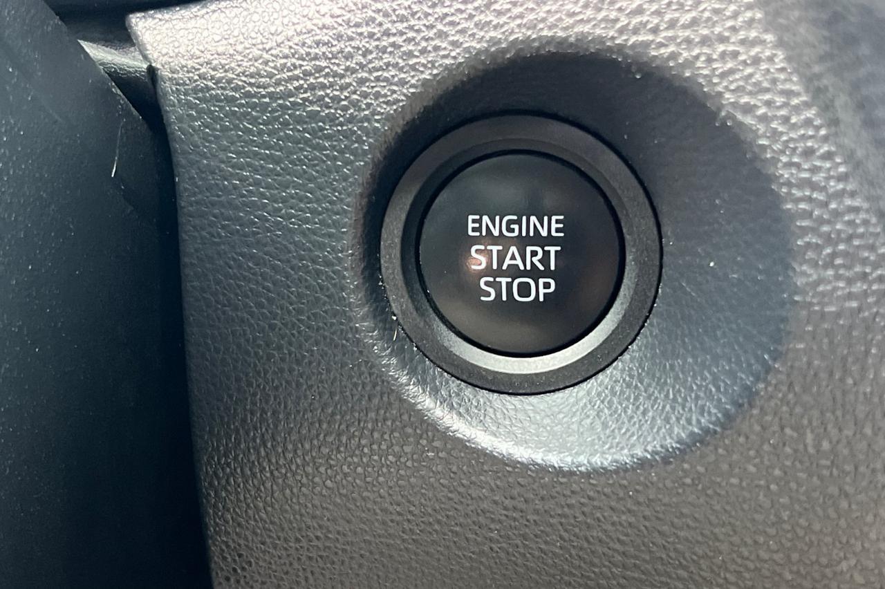 2024 Toyota Corolla Cross LE Ontario OR