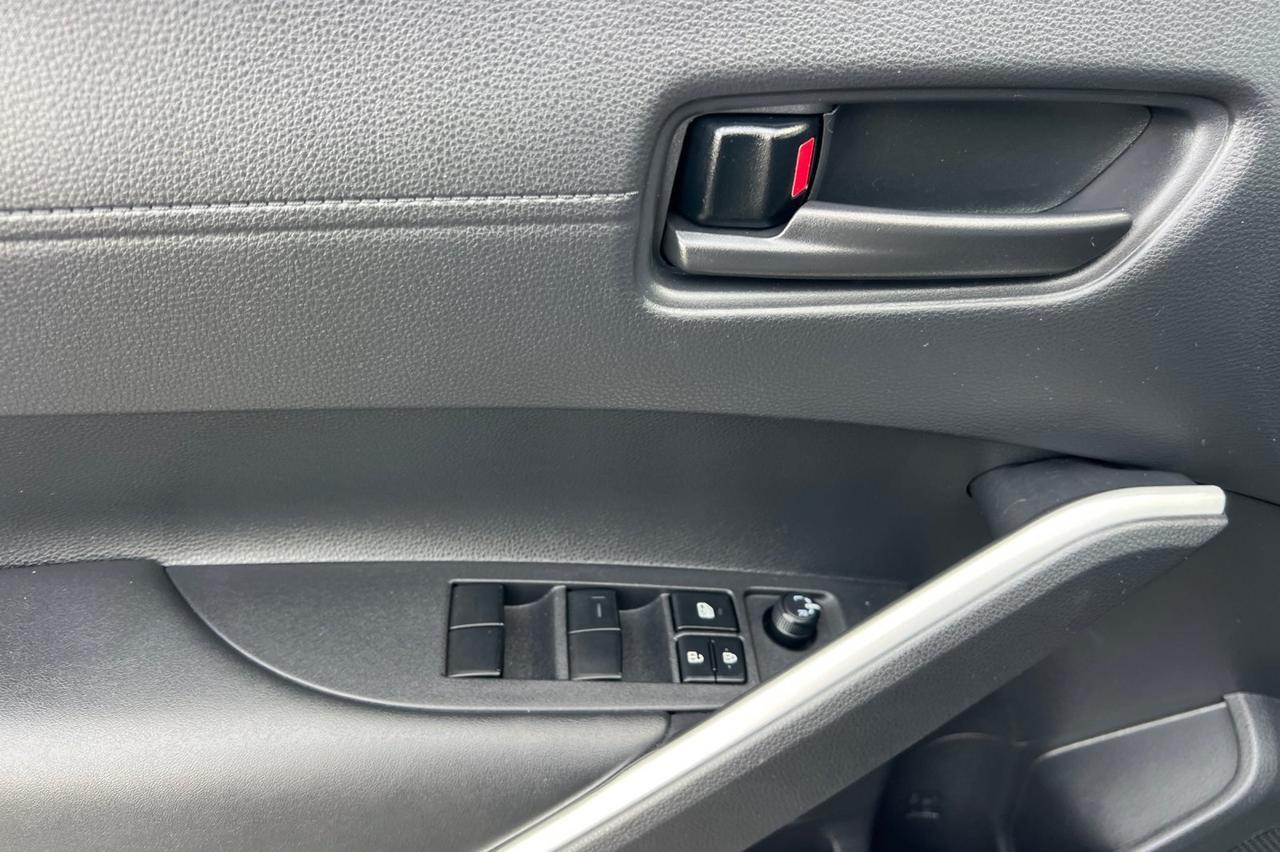 2024 Toyota Corolla Cross LE Ontario OR