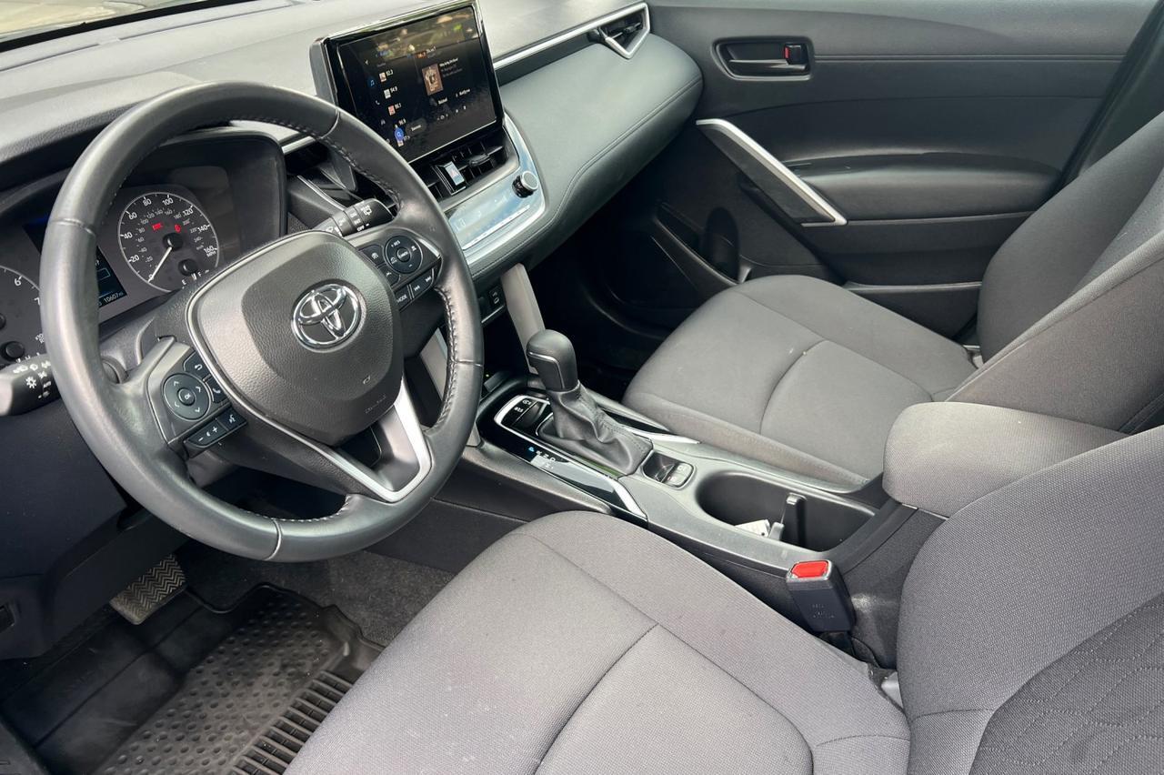2024 Toyota Corolla Cross LE Ontario OR