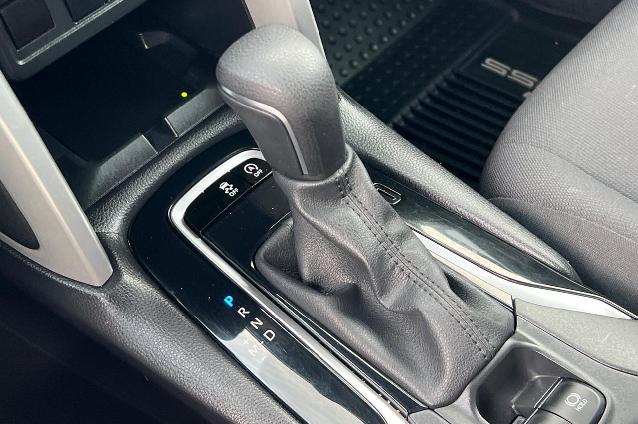 2024 Toyota Corolla Cross LE Ontario OR