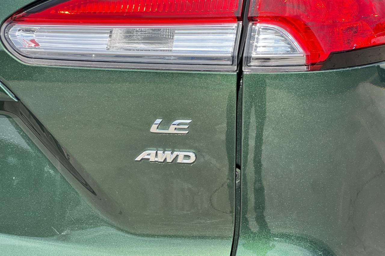 2024 Toyota Corolla Cross LE Ontario OR