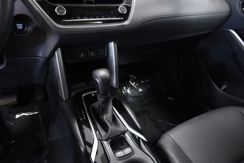 2024 Toyota Corolla Cross XLE Akron