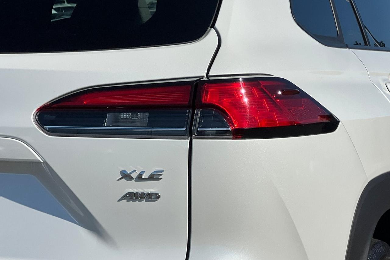 2024 Toyota Corolla Cross XLE Roseville CA
