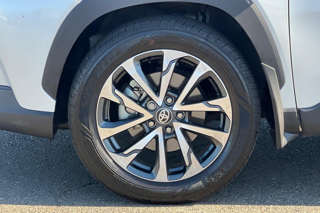 2024 Toyota Corolla Cross XLE Roseville CA