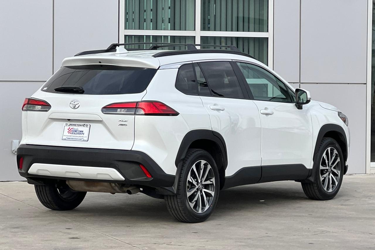 2024 Toyota Corolla Cross XLE Ontario OR