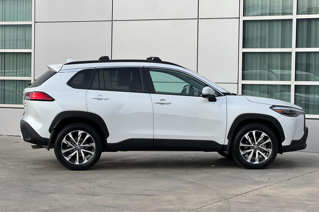 2024 Toyota Corolla Cross XLE Ontario OR