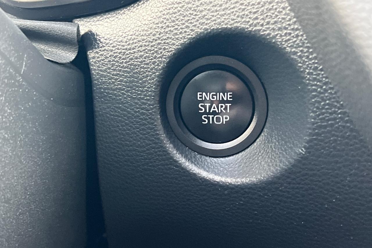 2024 Toyota Corolla Cross XLE Ontario OR