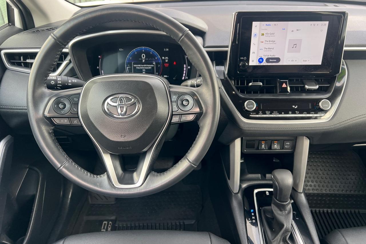 2024 Toyota Corolla Cross XLE Ontario OR