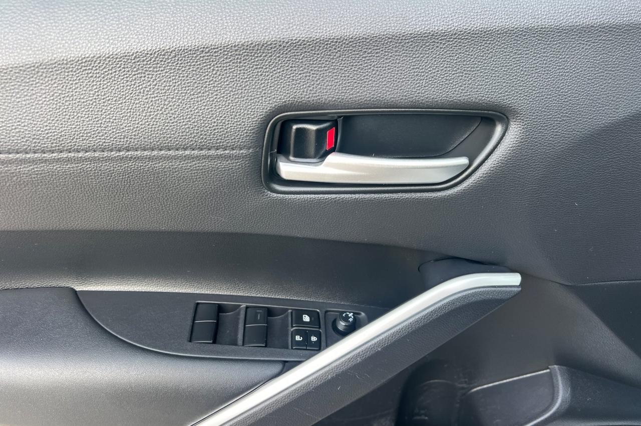 2024 Toyota Corolla Cross XLE Ontario OR