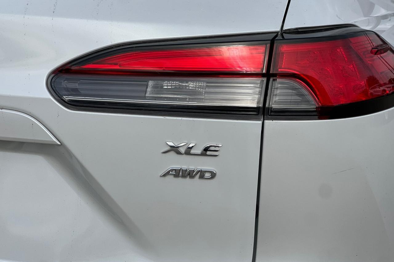 2024 Toyota Corolla Cross XLE Ontario OR