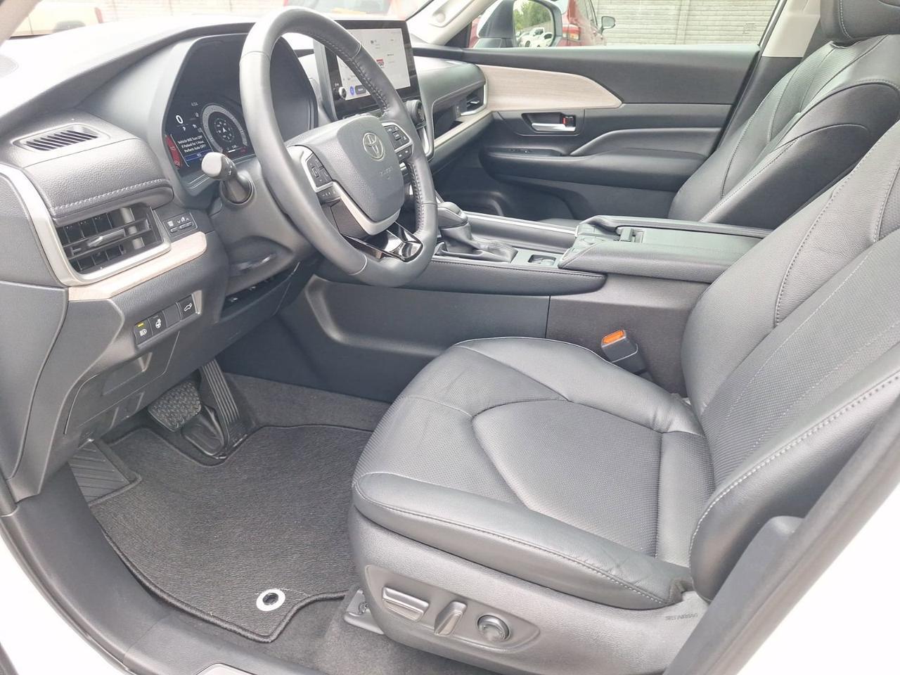 2024 Toyota Grand Highlander Limited Hurst TX